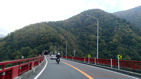 雁坂トンネル手前